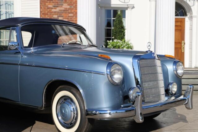 Mercedes-Benz 200-Series 1959 image number 19