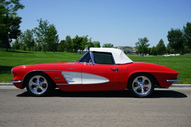 Chevrolet Corvette 1961 image number 18