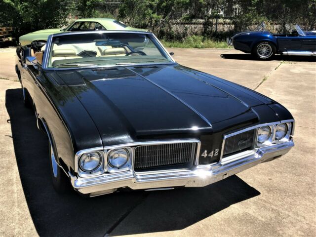 Oldsmobile Cutlass 1970 image number 2