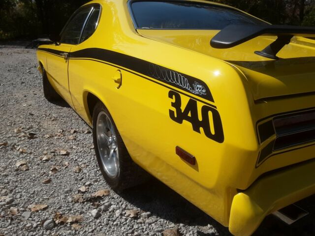 Plymouth Duster 1972 image number 27