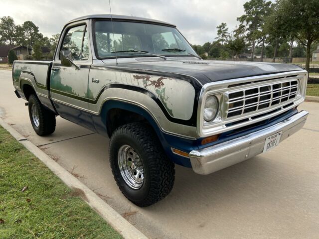 Dodge Power Wagon W100 1976 image number 0