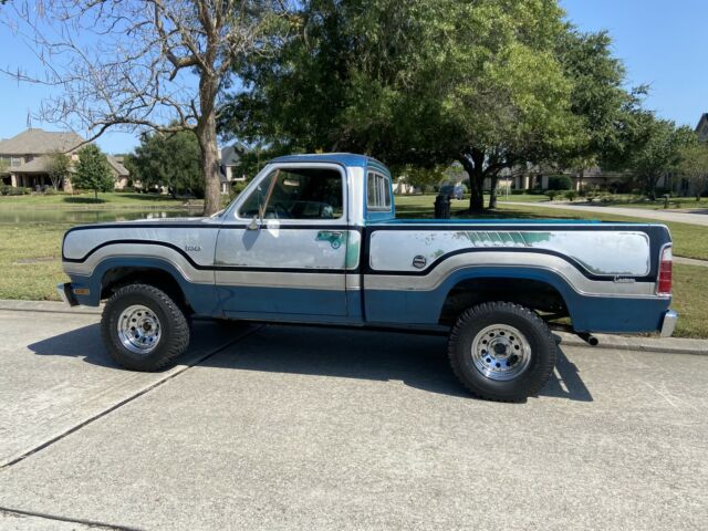 Dodge Power Wagon W100 1976 image number 22