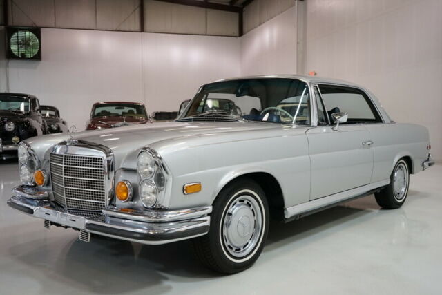 Mercedes-Benz 200-Series 1971 image number 1