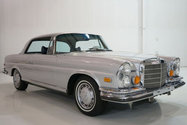 Mercedes-Benz 200-Series 1971 image number 25