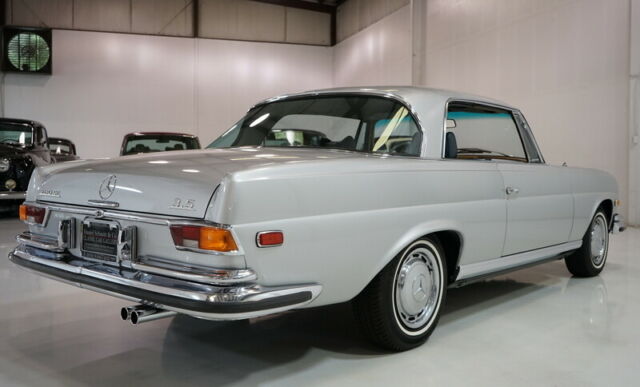 Mercedes-Benz 200-Series 1971 image number 26