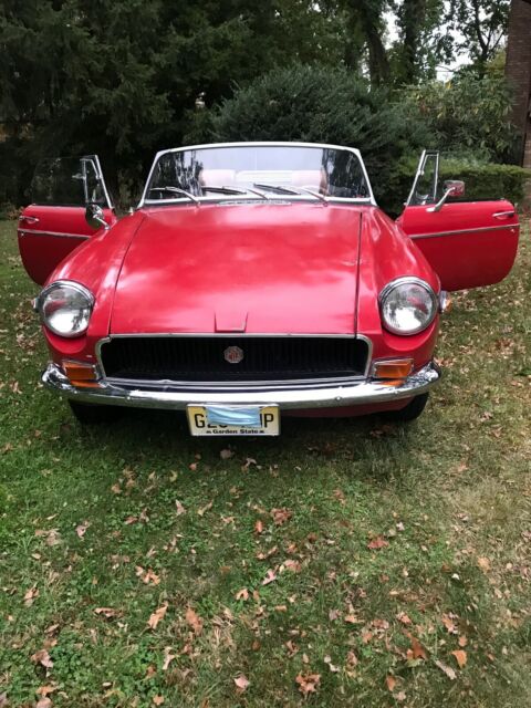 MG MGB 1970 image number 2