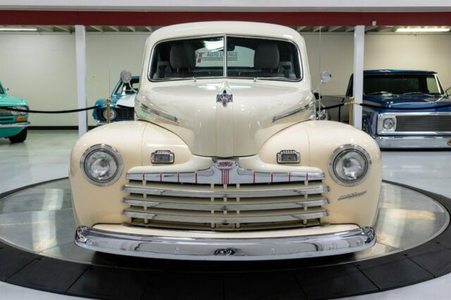 Ford Super Deluxe 1946 image number 1