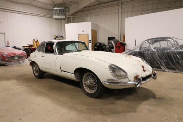 Jaguar E-Type 1967 image number 0