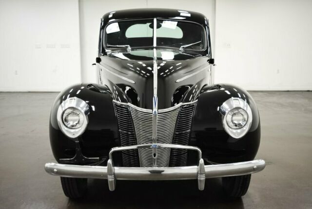 Ford Deluxe 1940 image number 1