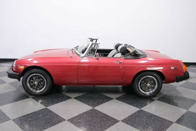 MG MGB 1975 image number 2