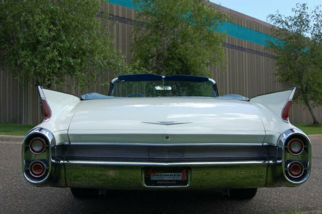 Cadillac Series 62 Convertible 1960 image number 26