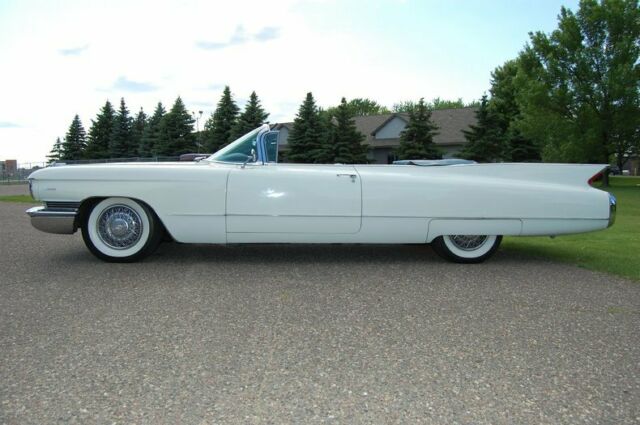 Cadillac Series 62 Convertible 1960 image number 4