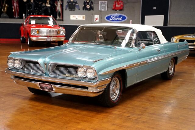 Pontiac Bonneville 1961 image number 1