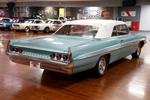 Pontiac Bonneville 1961 image number 17