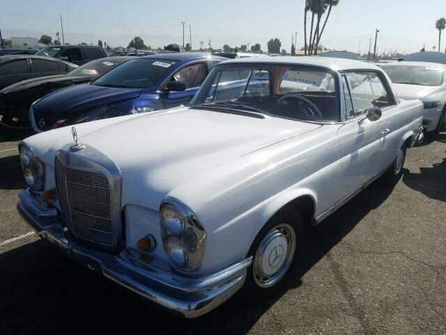 Mercedes-Benz 220SE 1965 image number 1