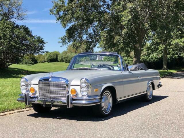 Mercedes-Benz 200-Series 1970 image number 13