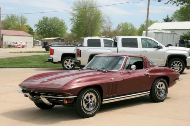 Chevrolet Corvette 1965 image number 0