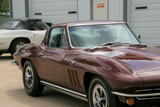 Chevrolet Corvette 1965 image number 27