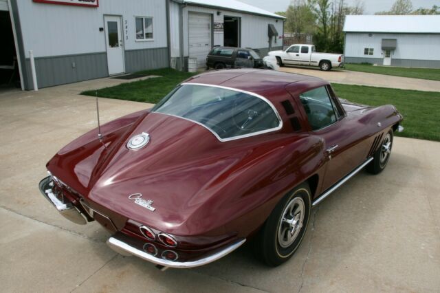 Chevrolet Corvette 1965 image number 31