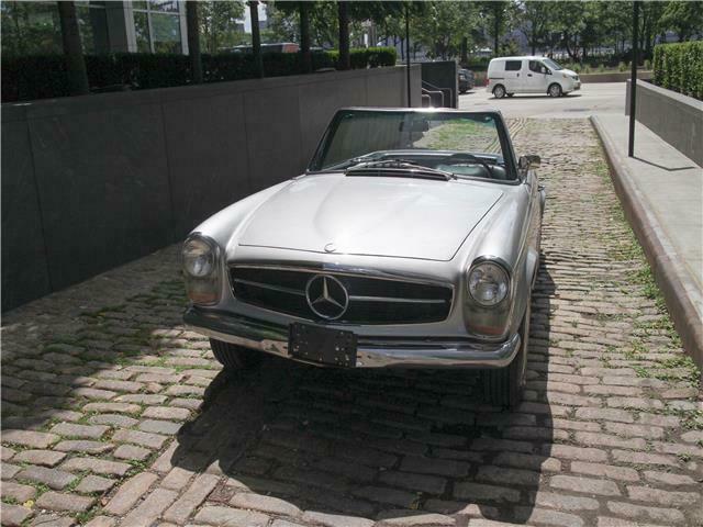 Mercedes-Benz SL-Class 1970 image number 11