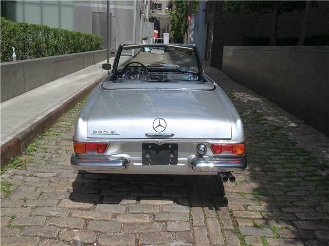 Mercedes-Benz SL-Class 1970 image number 18