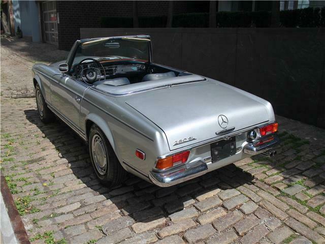 Mercedes-Benz SL-Class 1970 image number 20