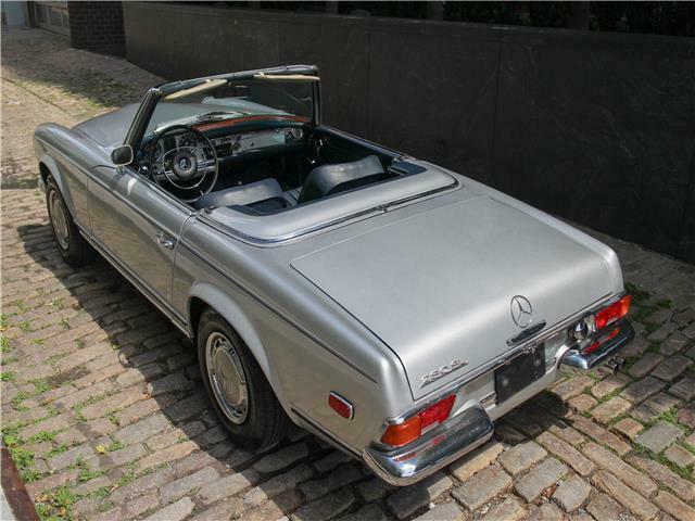 Mercedes-Benz SL-Class 1970 image number 21