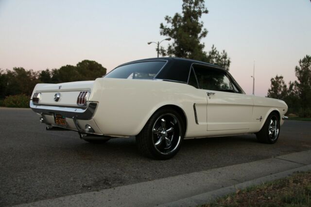 Ford Mustang 1965 image number 10