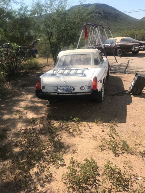 MG MGB 1977 image number 14