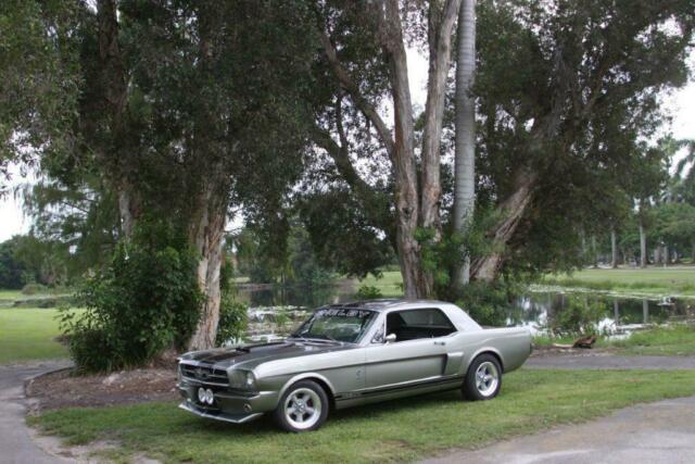 Ford Mustang 1965 image number 20