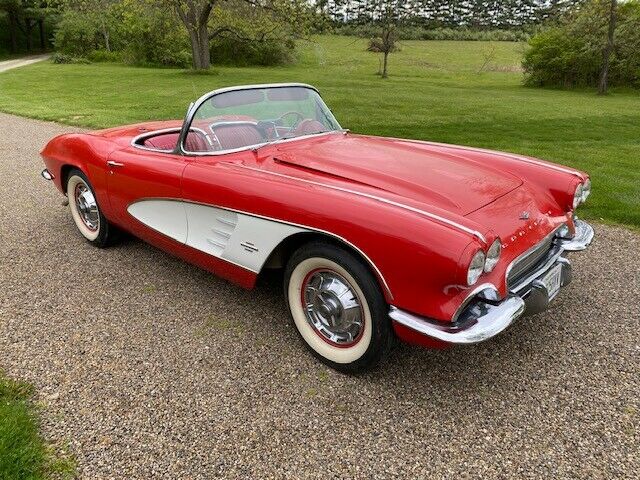 Chevrolet Corvette 1961 image number 0