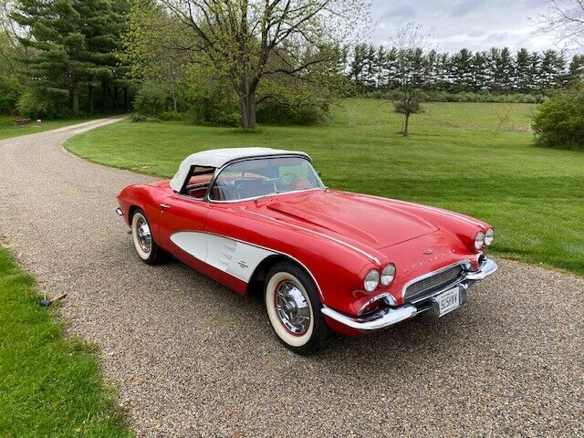 Chevrolet Corvette 1961 image number 1