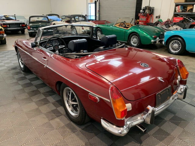 MG MGB 1973 image number 11