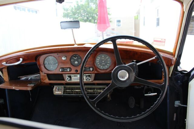 Rolls-Royce Silver Cloud I 1957 image number 15