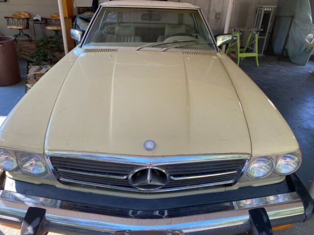 Mercedes-Benz SL-Class 1977 image number 0