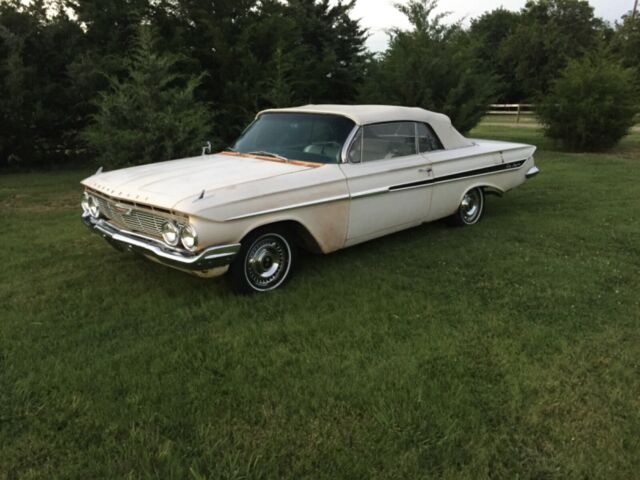 Chevrolet Impala 1961 image number 0