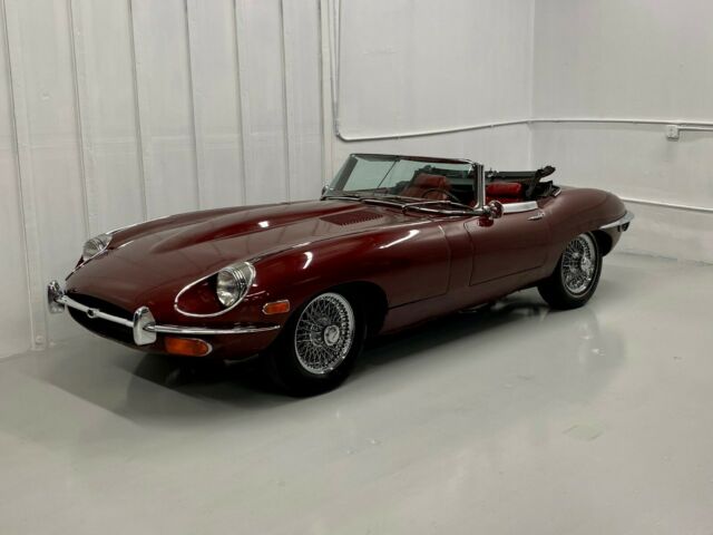 Jaguar E-Type 1970 image number 12