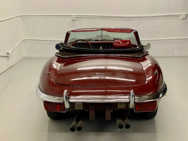 Jaguar E-Type 1970 image number 25