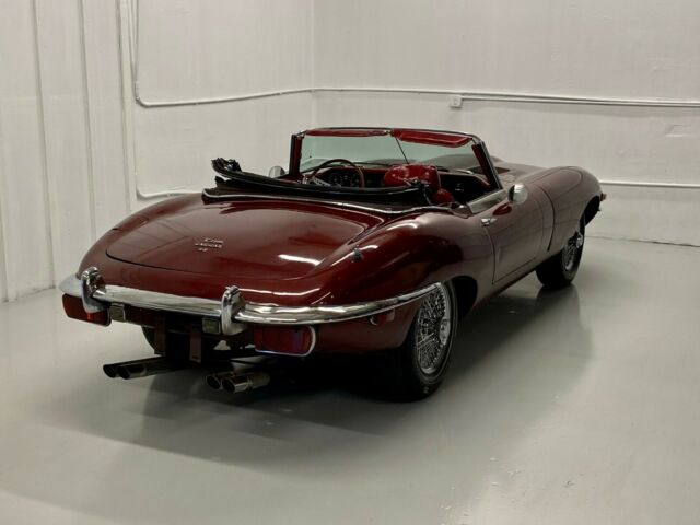 Jaguar E-Type 1970 image number 26