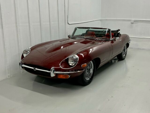 Jaguar E-Type 1970 image number 32