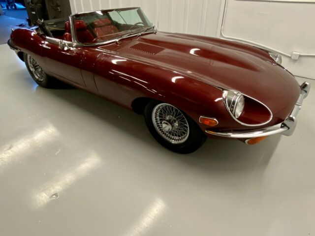 Jaguar E-Type 1970 image number 7