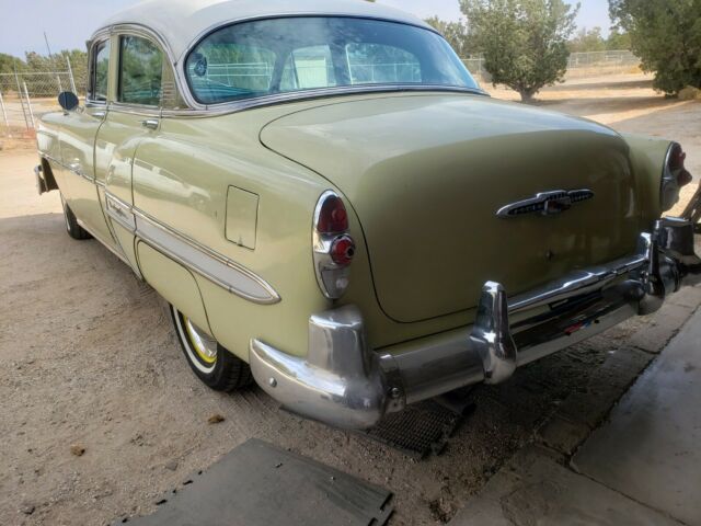 Chevrolet Bel Air/150/210 1953 image number 2