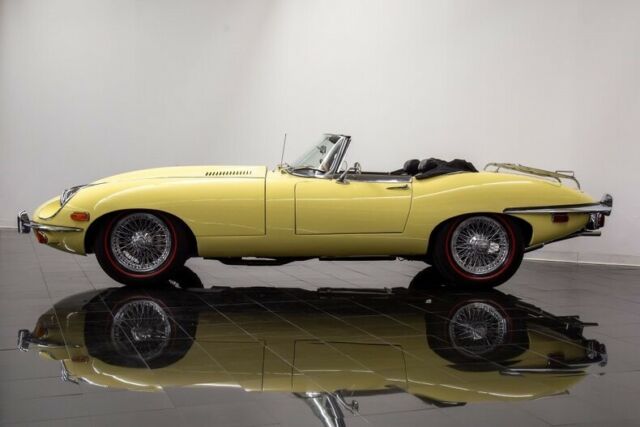 Jaguar E-Type 1969 image number 11