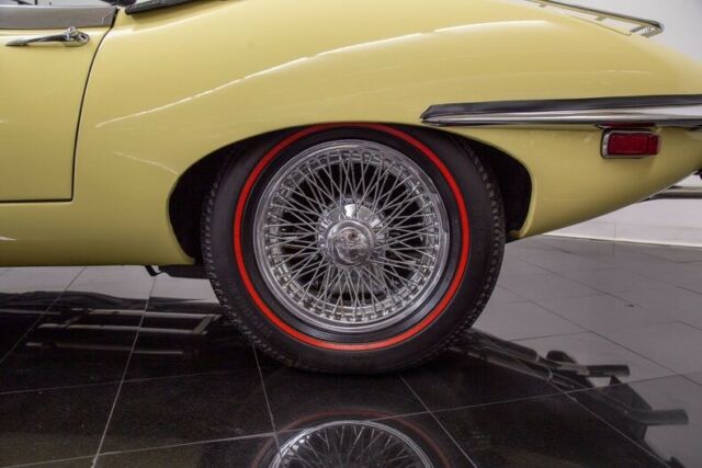 Jaguar E-Type 1969 image number 15