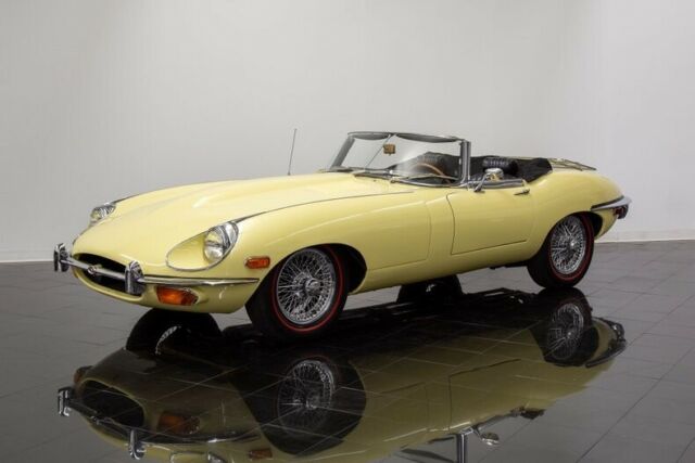 Jaguar E-Type 1969 image number 24