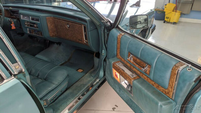 Cadillac Fleetwood 1979 image number 12