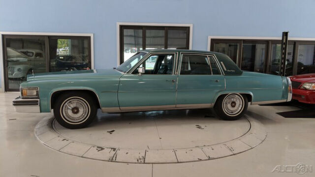 Cadillac Fleetwood 1979 image number 25