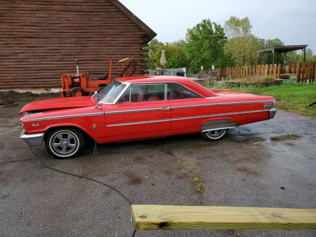 Ford Galaxie 1963 image number 2