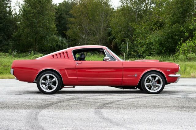 Ford Mustang 1965 image number 29