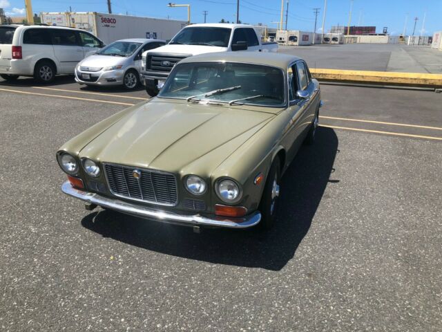 Jaguar XJ6 1973 image number 16